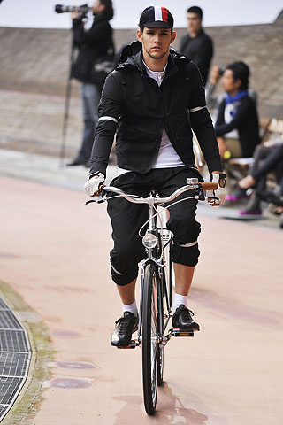 Moncler Gamme Bleu / - 2011